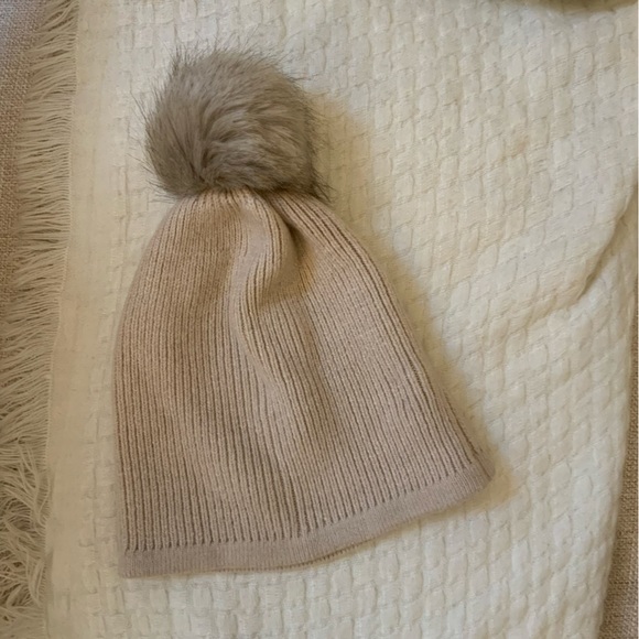 NEW Aritzia Beanie - Picture 3 of 4